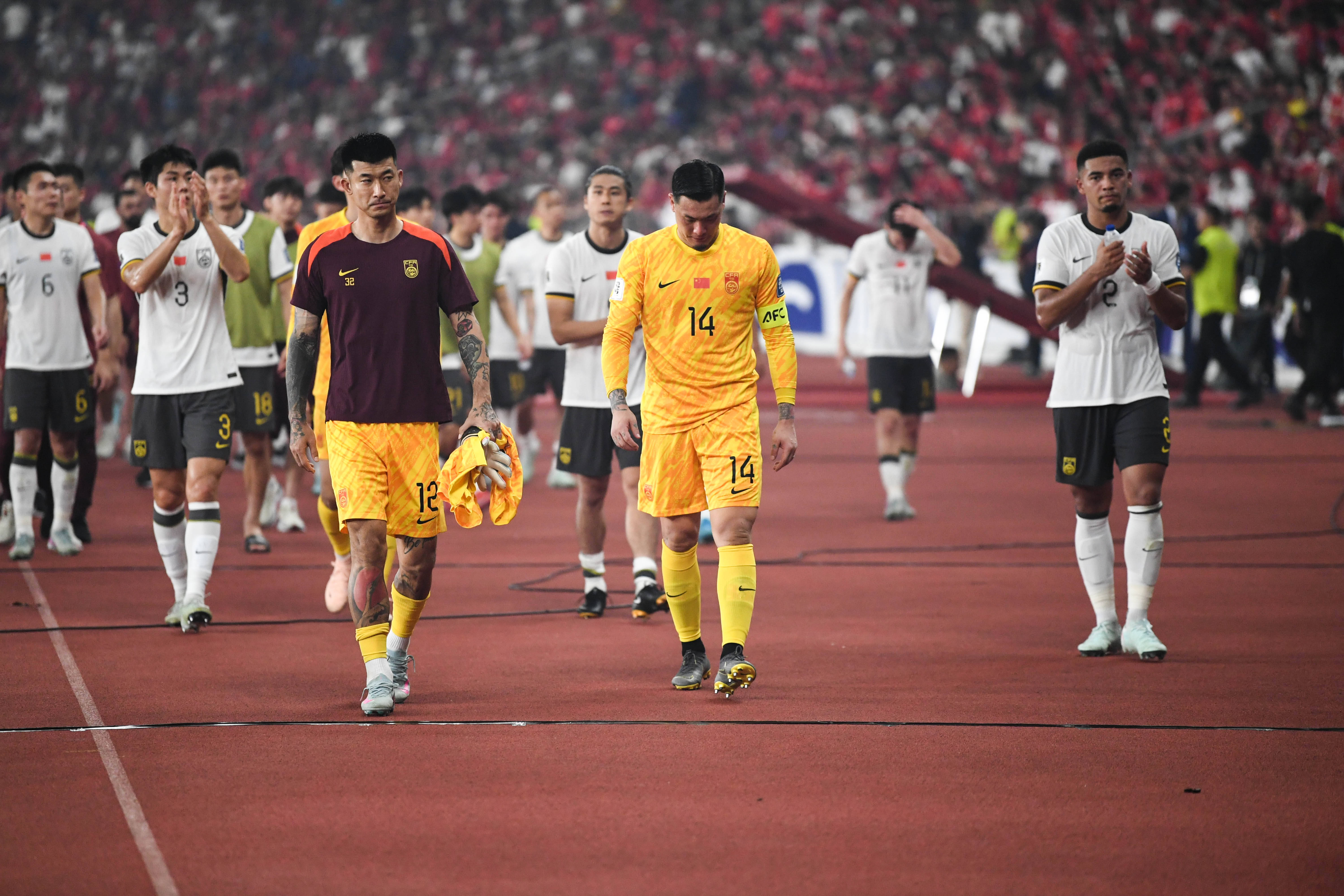 今晚突围战来临；马德里竞技围绕NBA季后赛遗憾出局；媒体盛赞；资深球员宣示担当