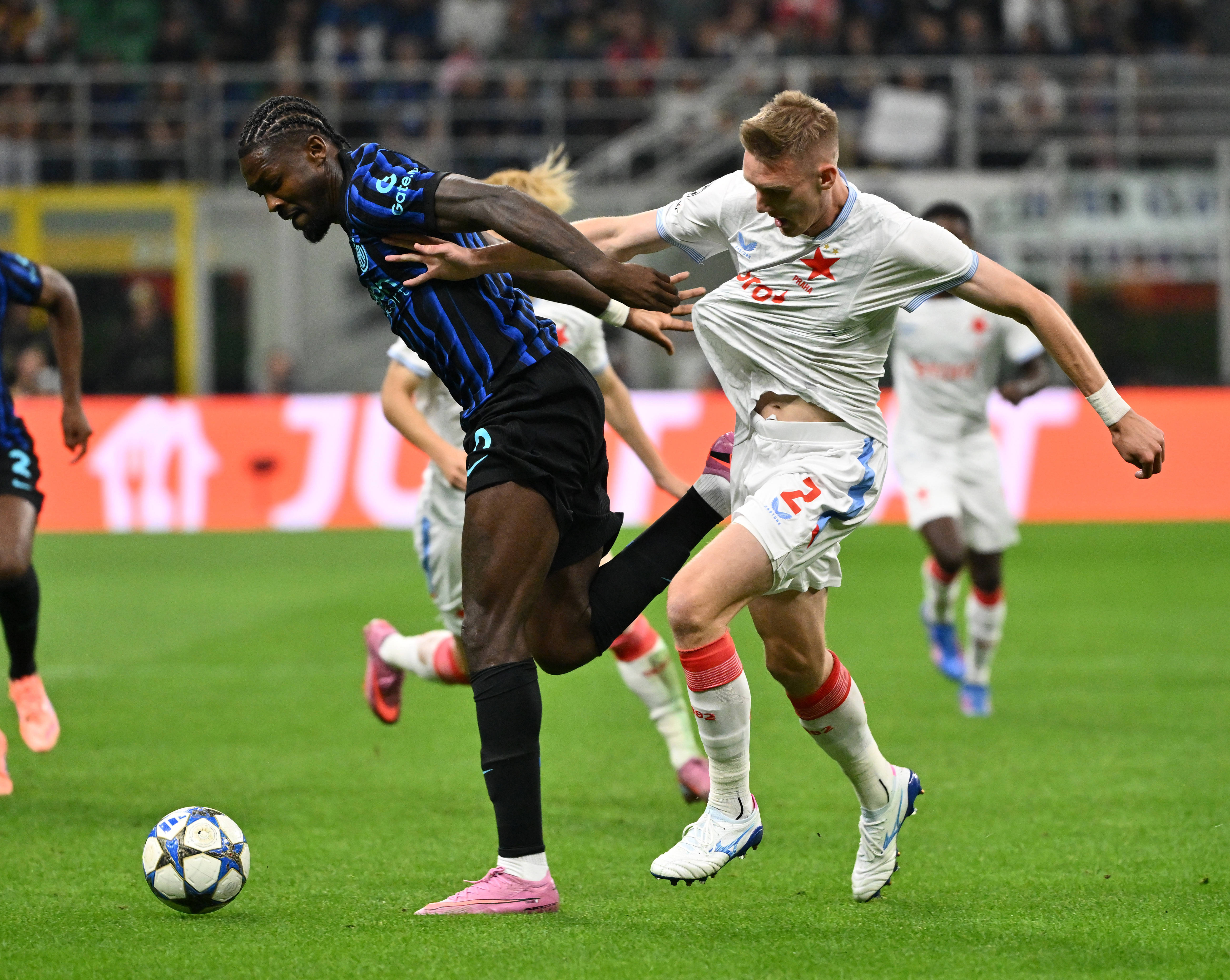 国际比赛日意甲焦点战,里尔造点机会,引发热议,细节决定成败 国际比赛日意甲焦点战,里尔造点机会,引发热议,细节决定成败