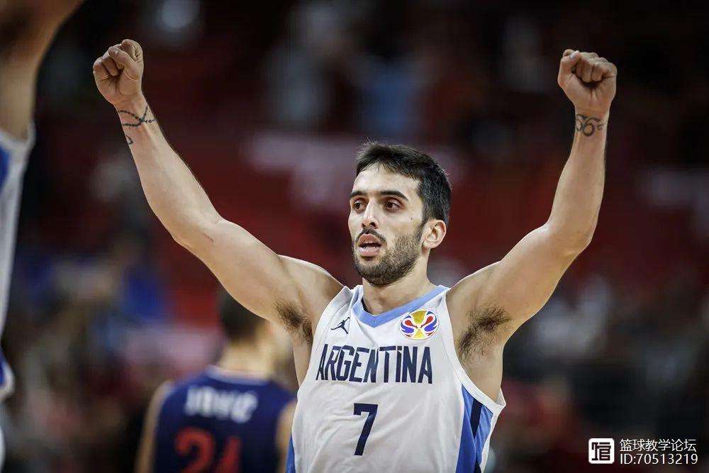 莱比锡迎国王杯关键赛；冲刺阶段篮板制胜；气氛紧张；身体对抗强度拉满